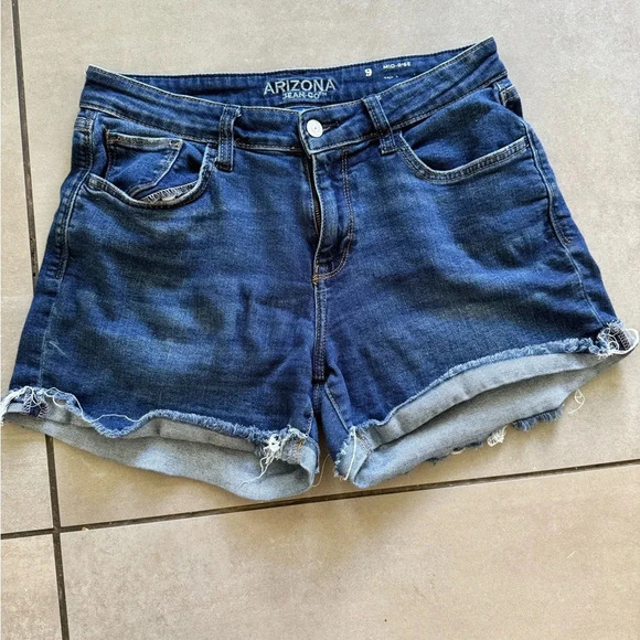 Arizona Jean Co. Women’s Mid-Rise Denim Shorts Size 9 Raw Hem - Picture 2 of 9